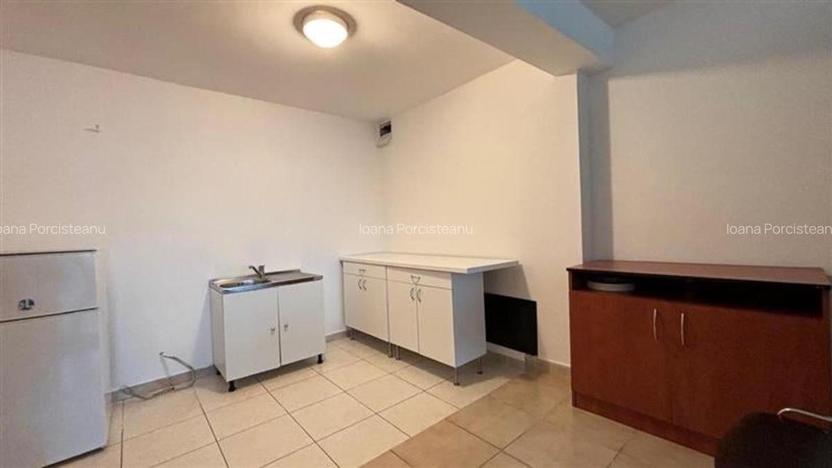Apartament cu 4 camere semidecomandat în 1 Mai - 10