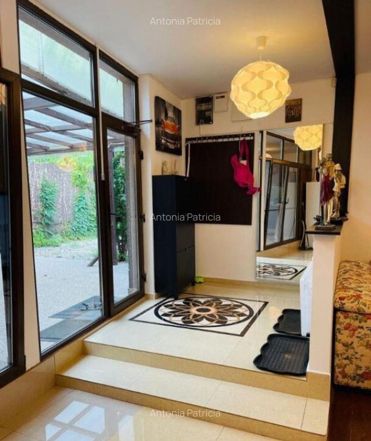 Casa langa Statia de Metrou Aparatorii Patriei - 136mp +c... - 5