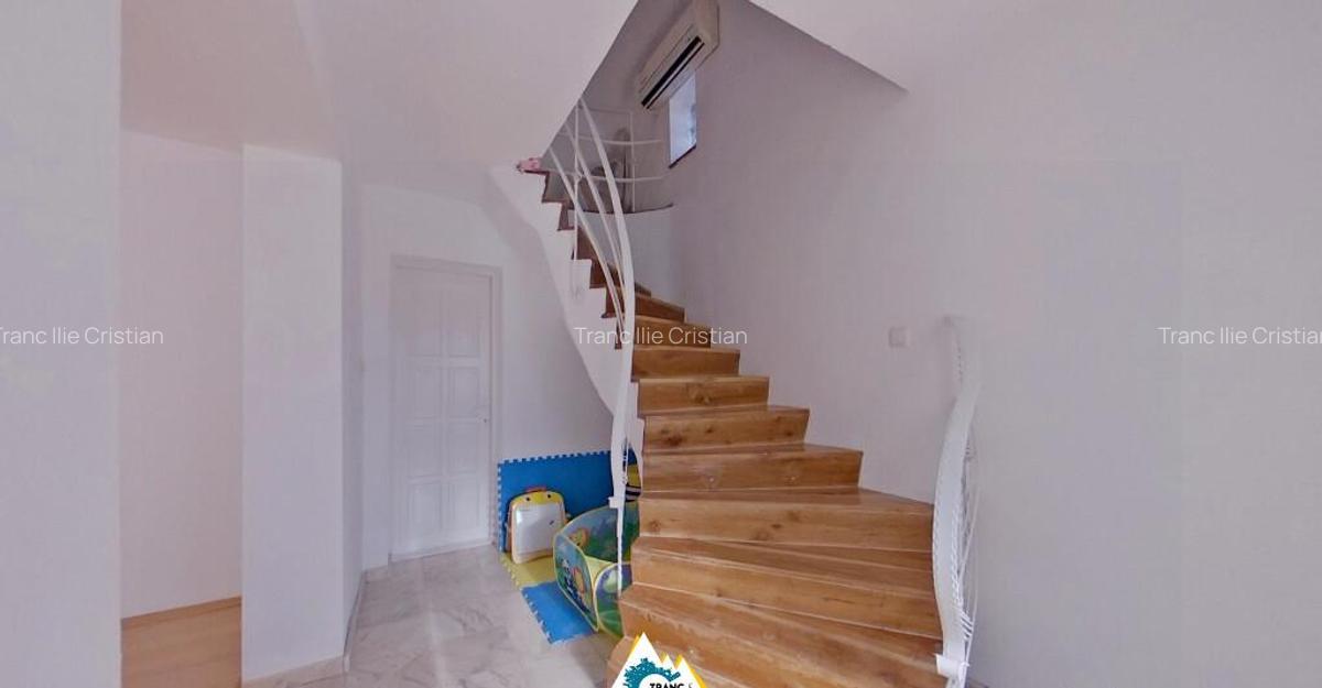 Casa spatioasa cu 3 camere de vanzare in cartierul Aurel Vlaicu Arad - 12