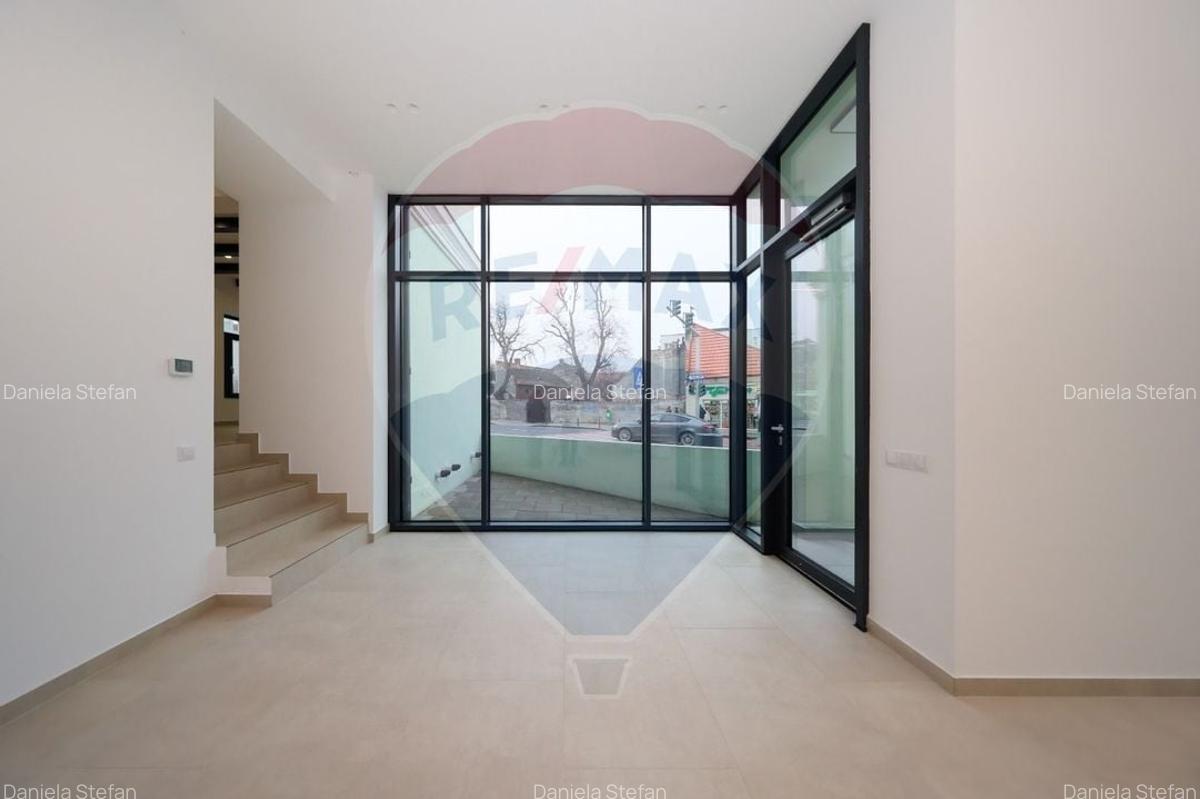 Constructie comerciala P+2 functiuni mixte  - str. Iuliu Maniu - 5