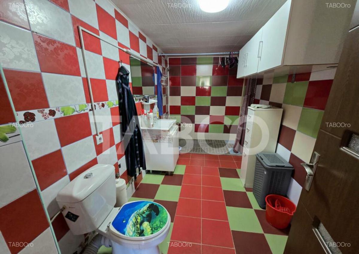Casa de vanzare cu 6 camere 2 parcari curte libera 200 mp in - 7