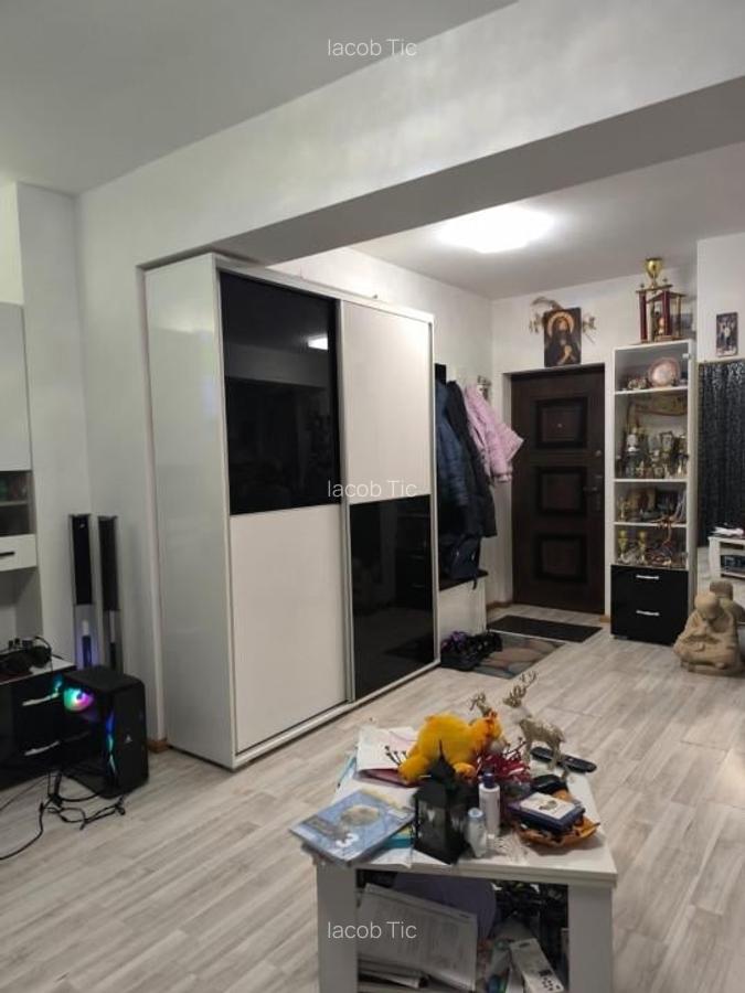 Apartament cu 3 camere decomandat în Nufărul - 4