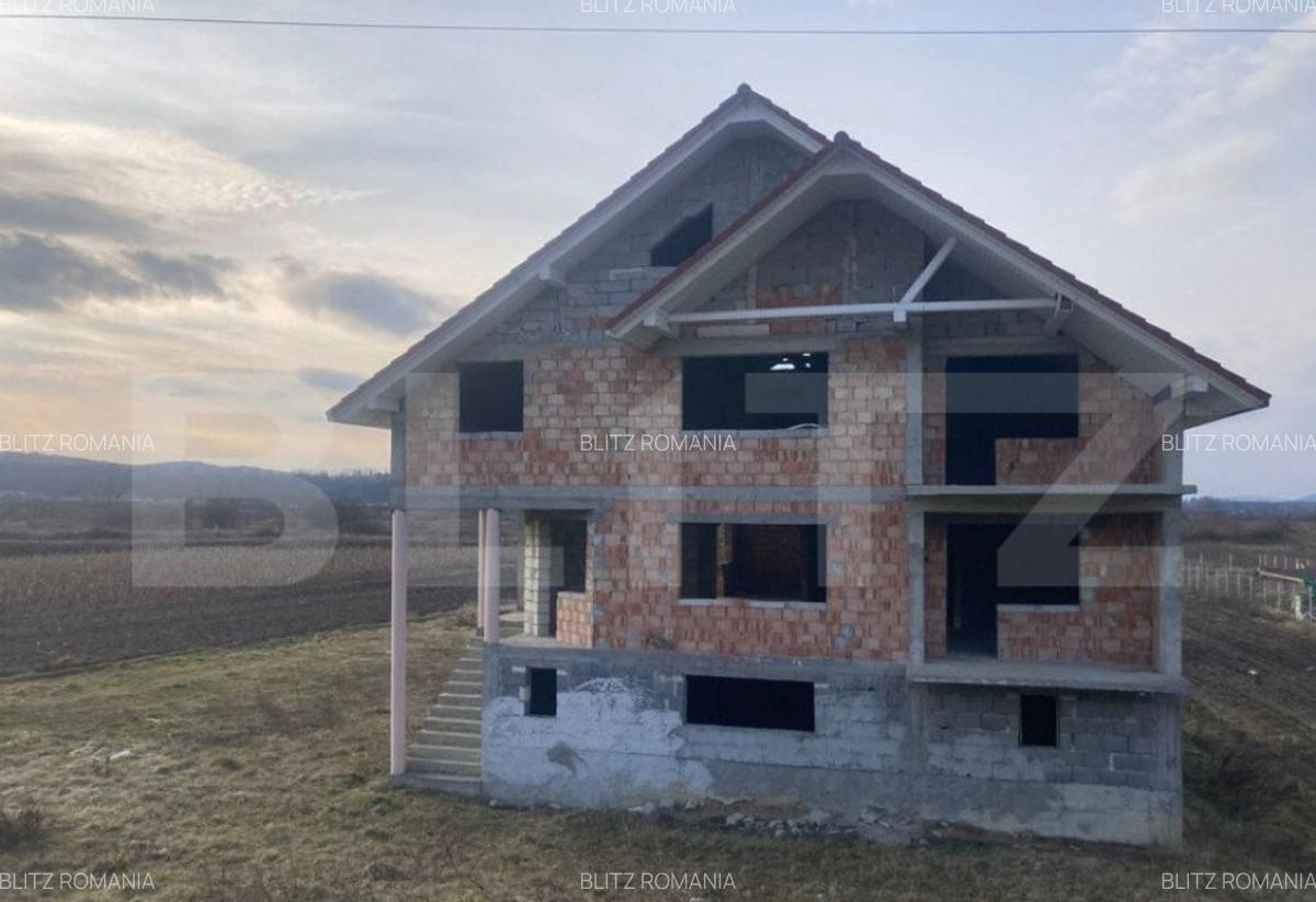Casa de vanzare la ro?u,500 mp utili poten?ial Unic, loc - 5