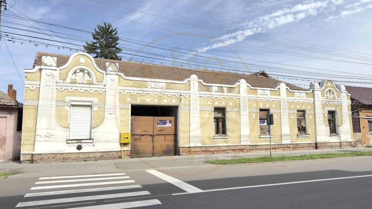 Cladire 12 incaperi, Teren 3.457 mp Str.Iuliu Maniu Nr.13 -Carei- Jud. Satu Mare - 1