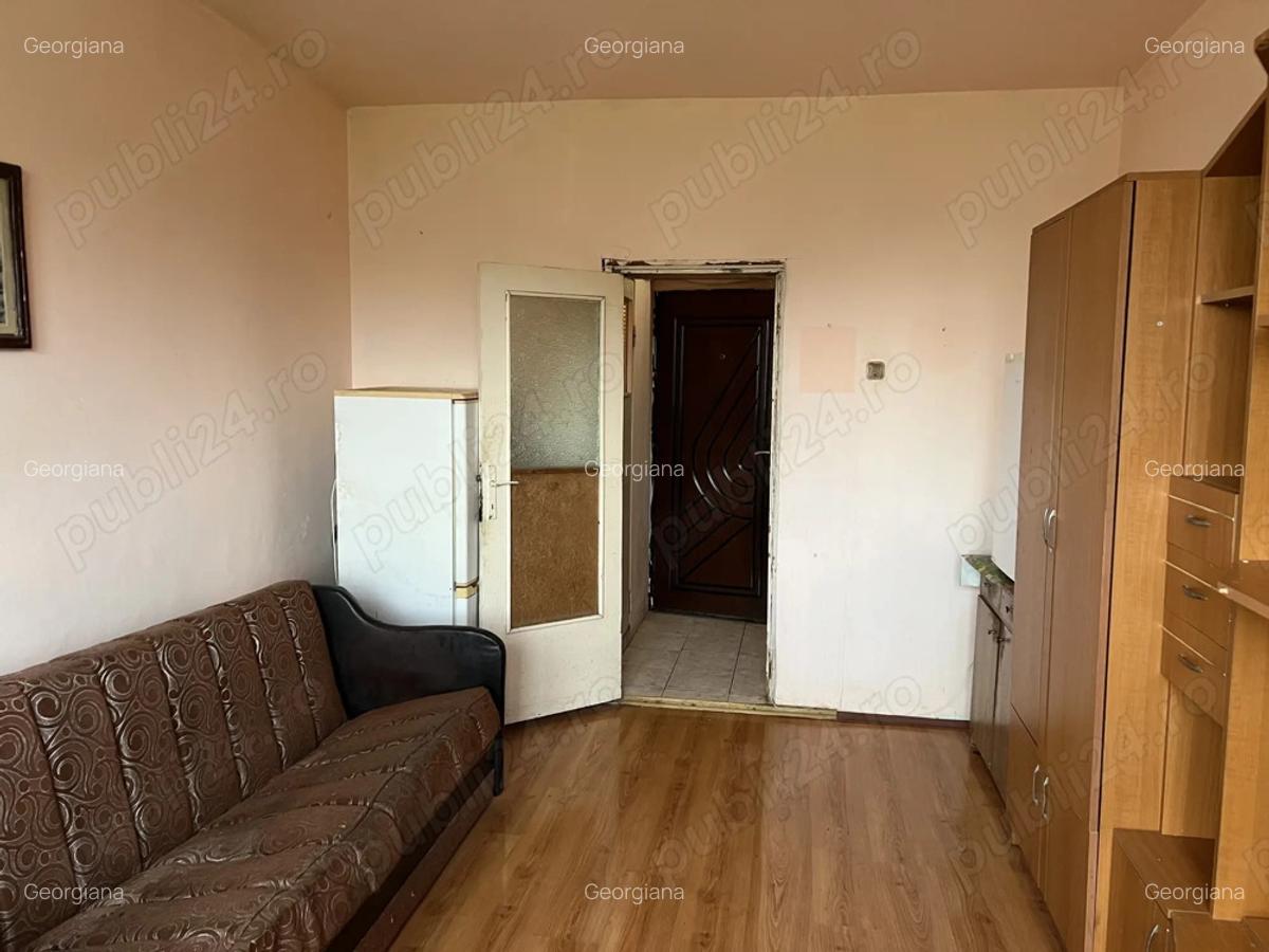 Garsoniera de vanzare cu priveli?te spre terenul de fotbal - 8