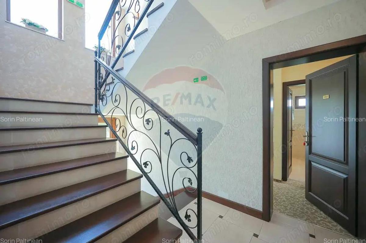 Pensiune cu piscina de vanzare in Beverly Hills , Sanmartin - 9