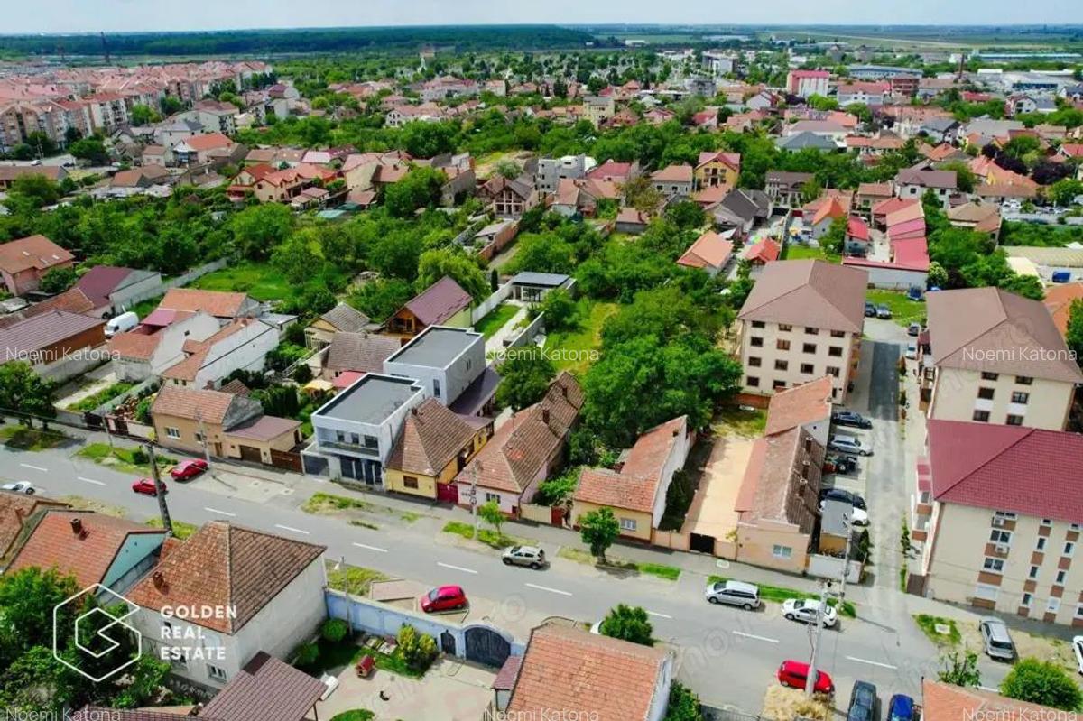 Casa cu teren generos de 1095 mp Parneava comision 0% - 5
