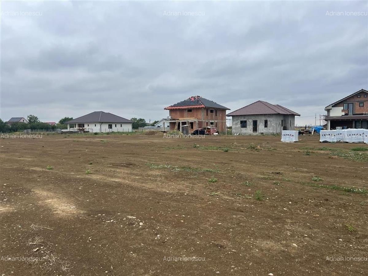 Teren Construcții intravilan de 700 mp, în Sânmartin - 3