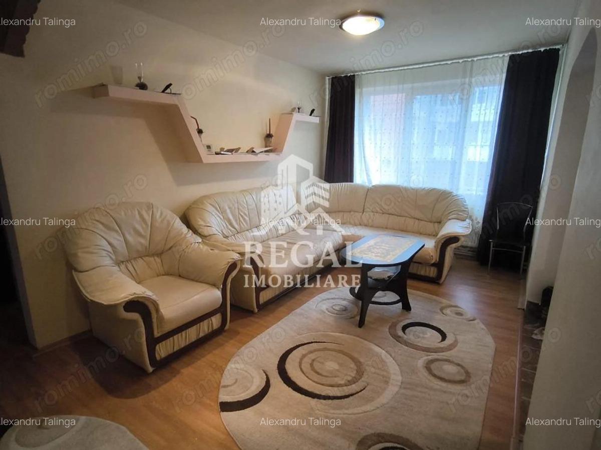 Apartament 3 camere de vanzare Zona Micro 4 (langa Supeco) - 4
