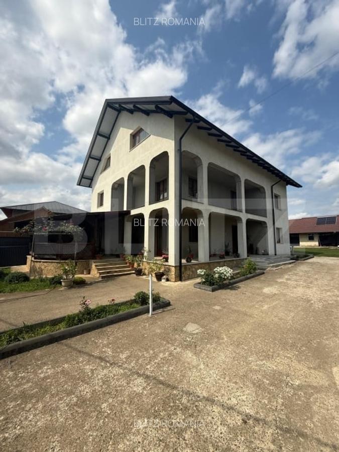 Casa/Vila 450 mp utili, 8000 mp teren + casa in constructie, Plopeni, SV - 1