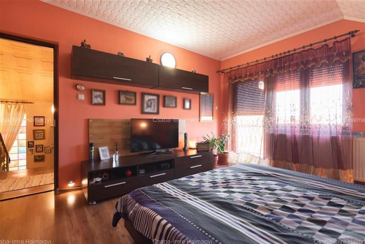 Casa P+M cu 4 camere+living+loc de luat masa in Santion - 26