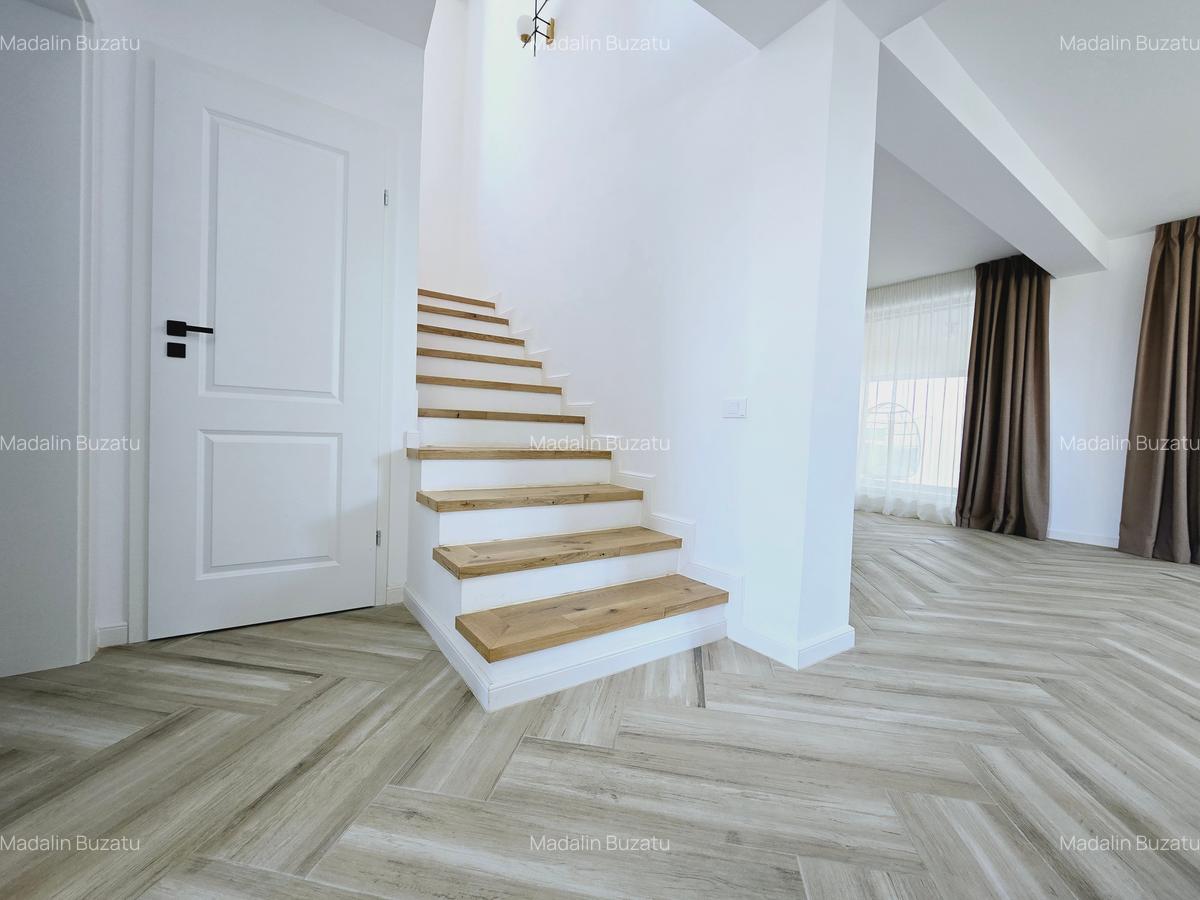 Casă modernă 5 camere, 3 băi, ansamblu privat - 300 mp - 9