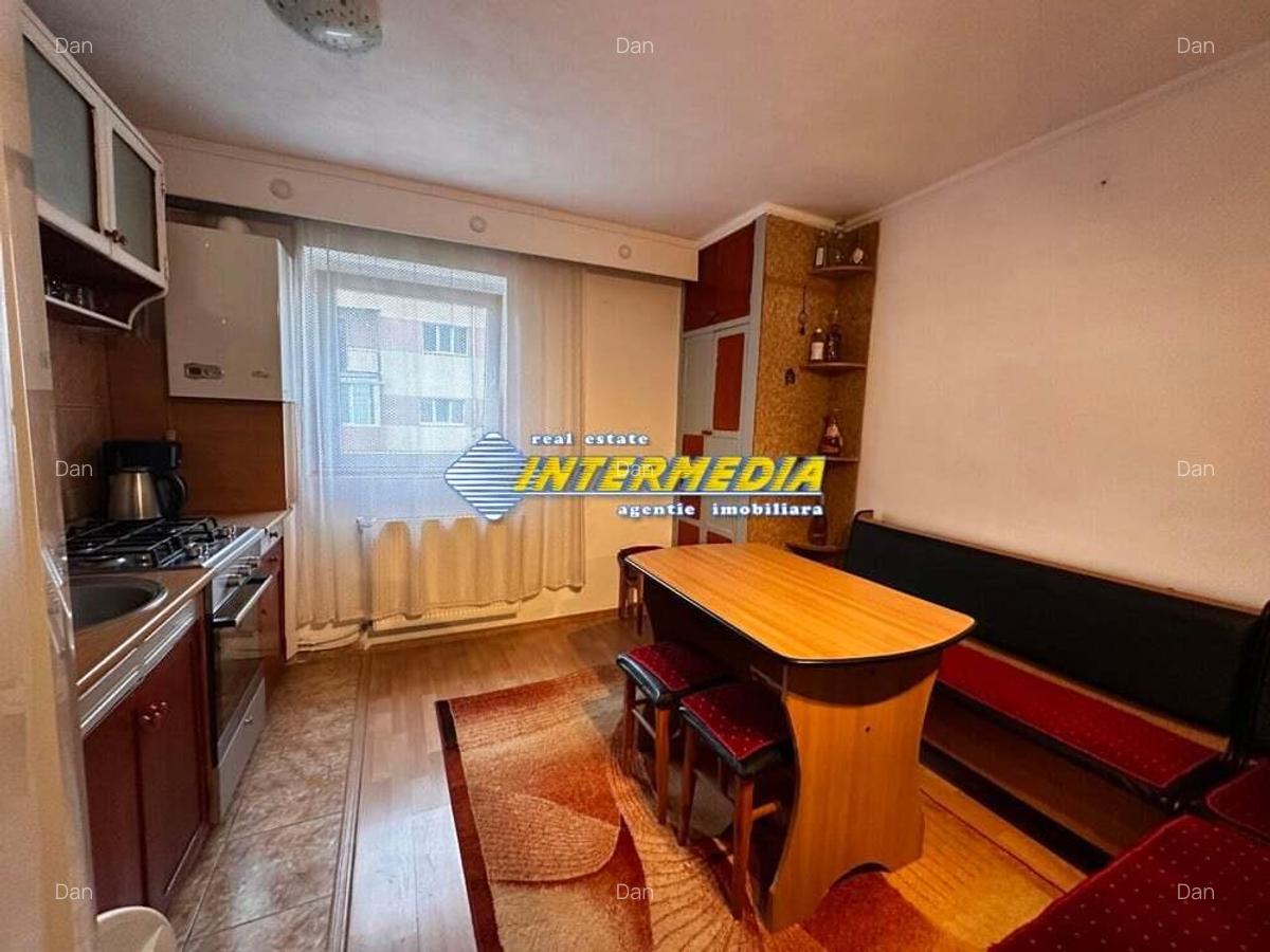 Vanzare Apartament 2 camere CETATE PIATA cu Bucatarie mare si balcon finisat mobilat complet Alba - 4
