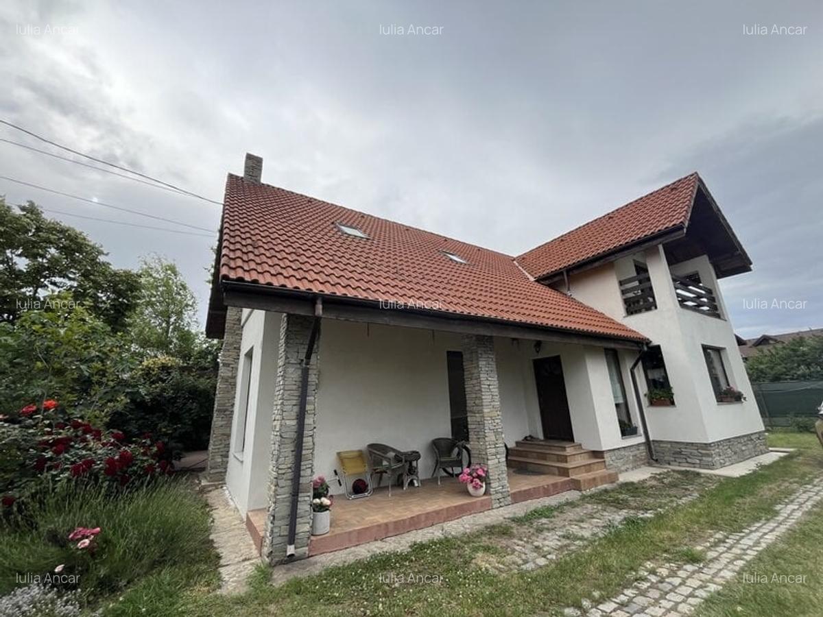 Vila 2007 caramida,D+P+Etaj mansardat,living 41mp,3 dormitoare,3 bai,teren 542mp - 2