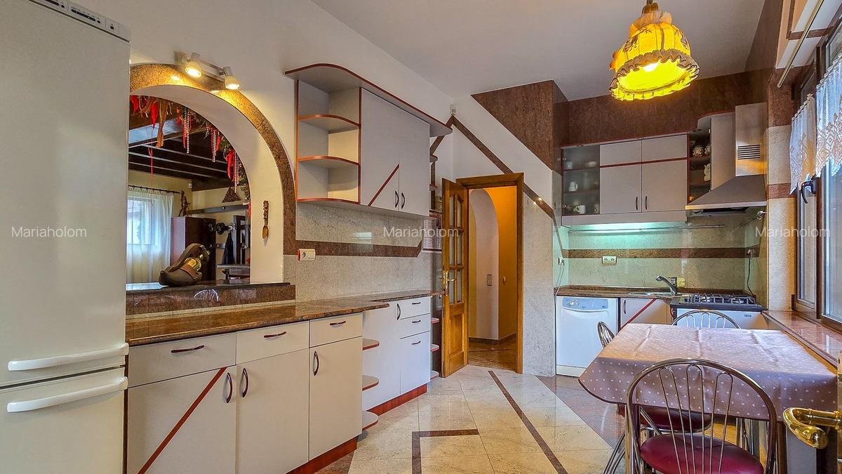 Vilă de lux, vedere superbă la munte, P+M, teren 456 mp, Bușteni - 10