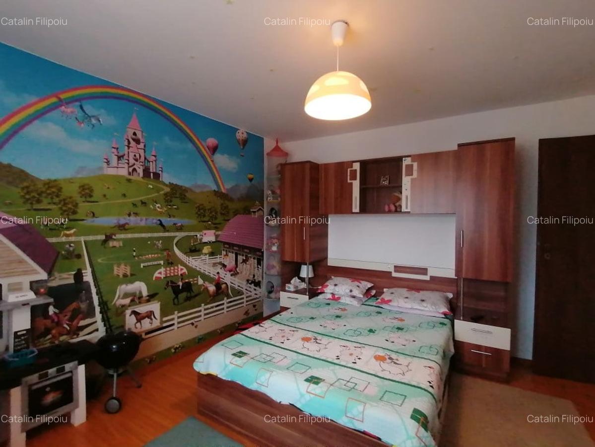 Proprietate alcatuita din imobil si teren generos,Comarnic - 13