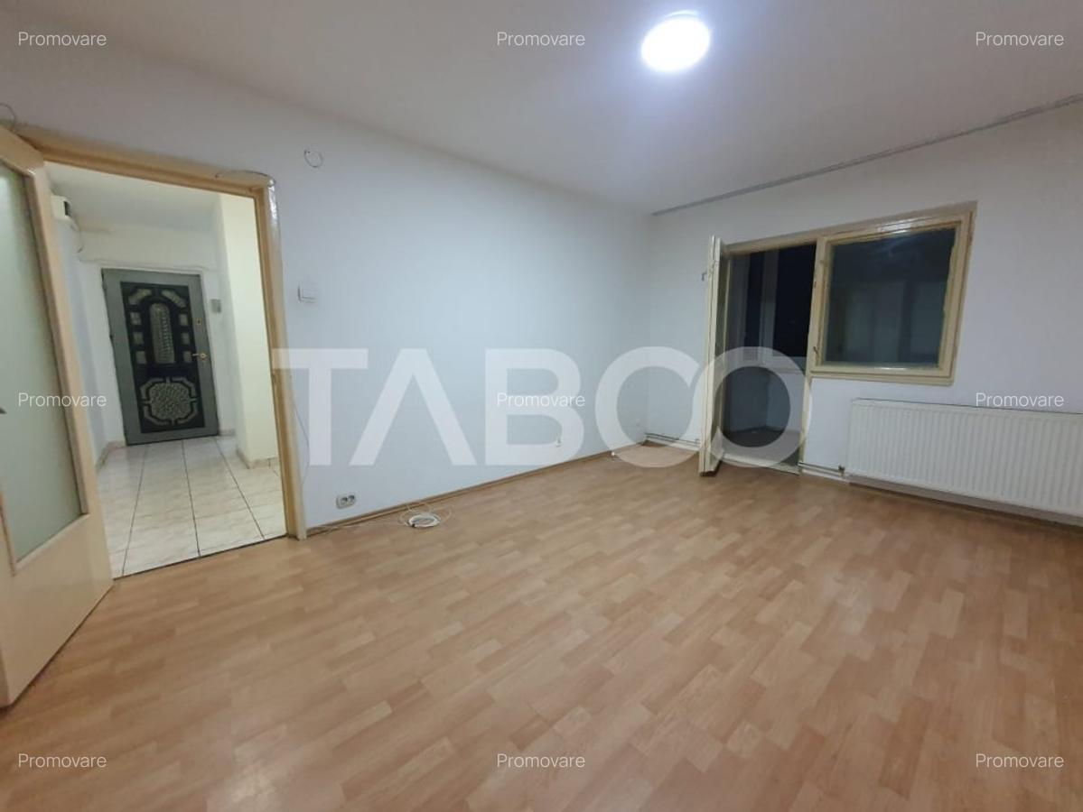 Apartament 2 camere decomandat Zona Stejarului 55 mp utili - 1