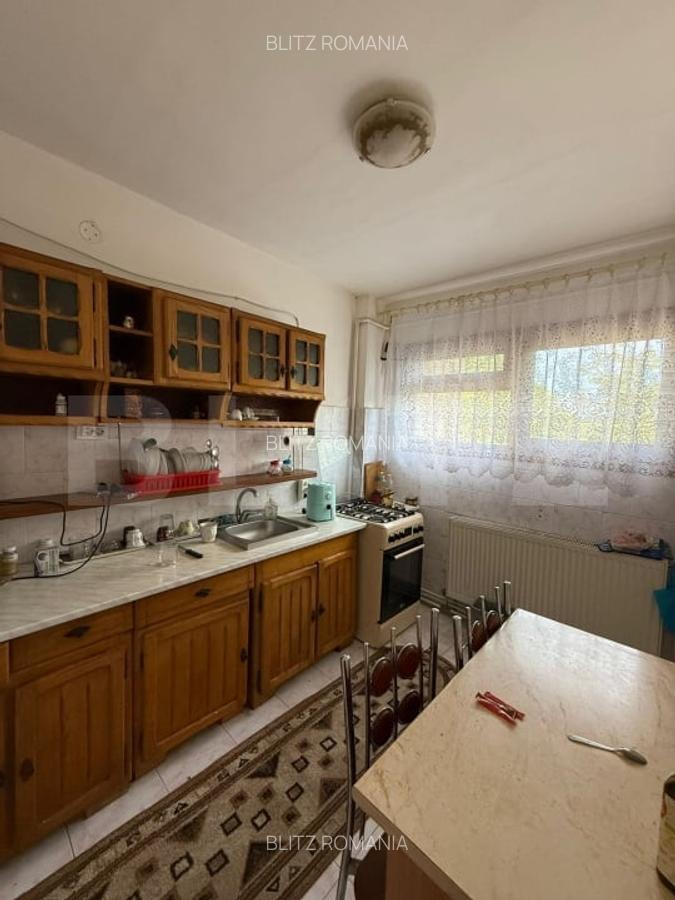 Apartament 3 camere, decomandat, etajul 2, zona Grivita - 4