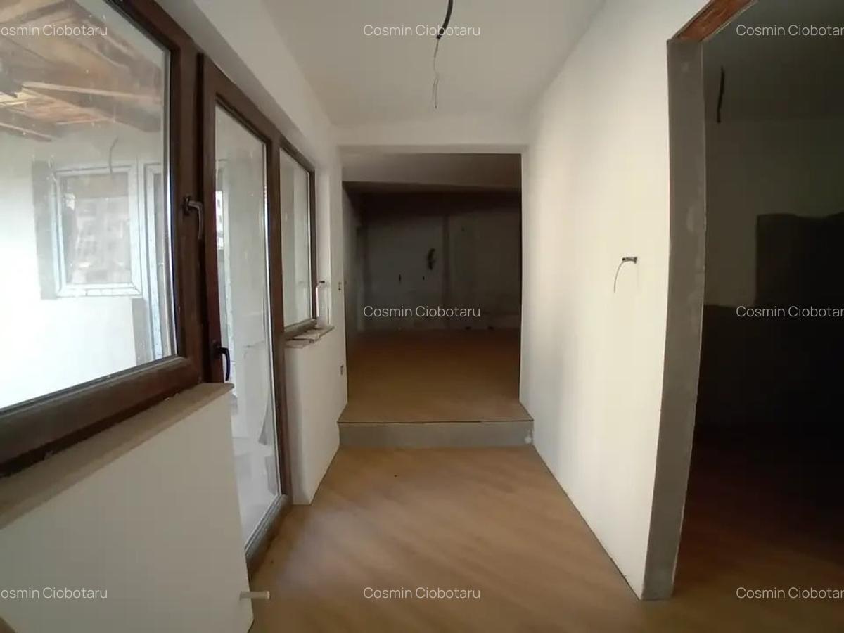 Vilă de Epocă Spatioasă în Zona Vitan Mall - 9