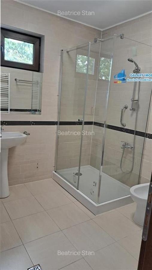 Vila foarte frumoasa langa  PALATUL si LACUL MOGOSOAIA - 24