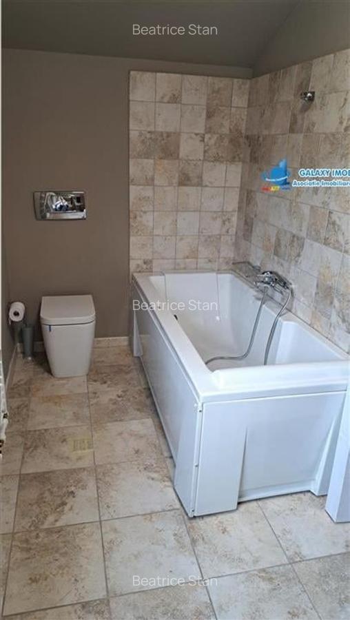 Vila foarte frumoasa langa  PALATUL si LACUL MOGOSOAIA - 23