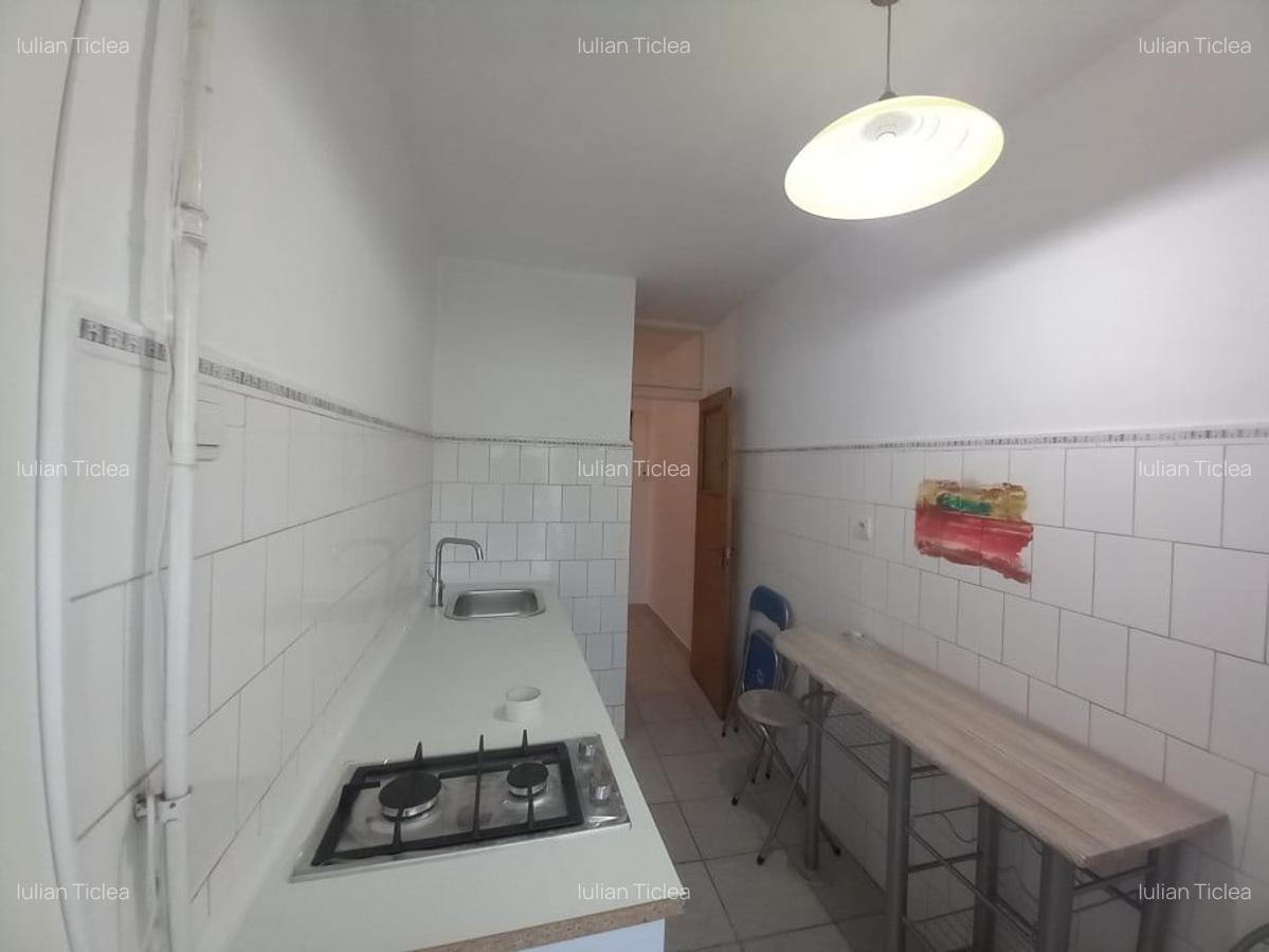 Garsoniera decomandata in bloc mixt , etaj 3, libera , Matei Basarab -central - 4