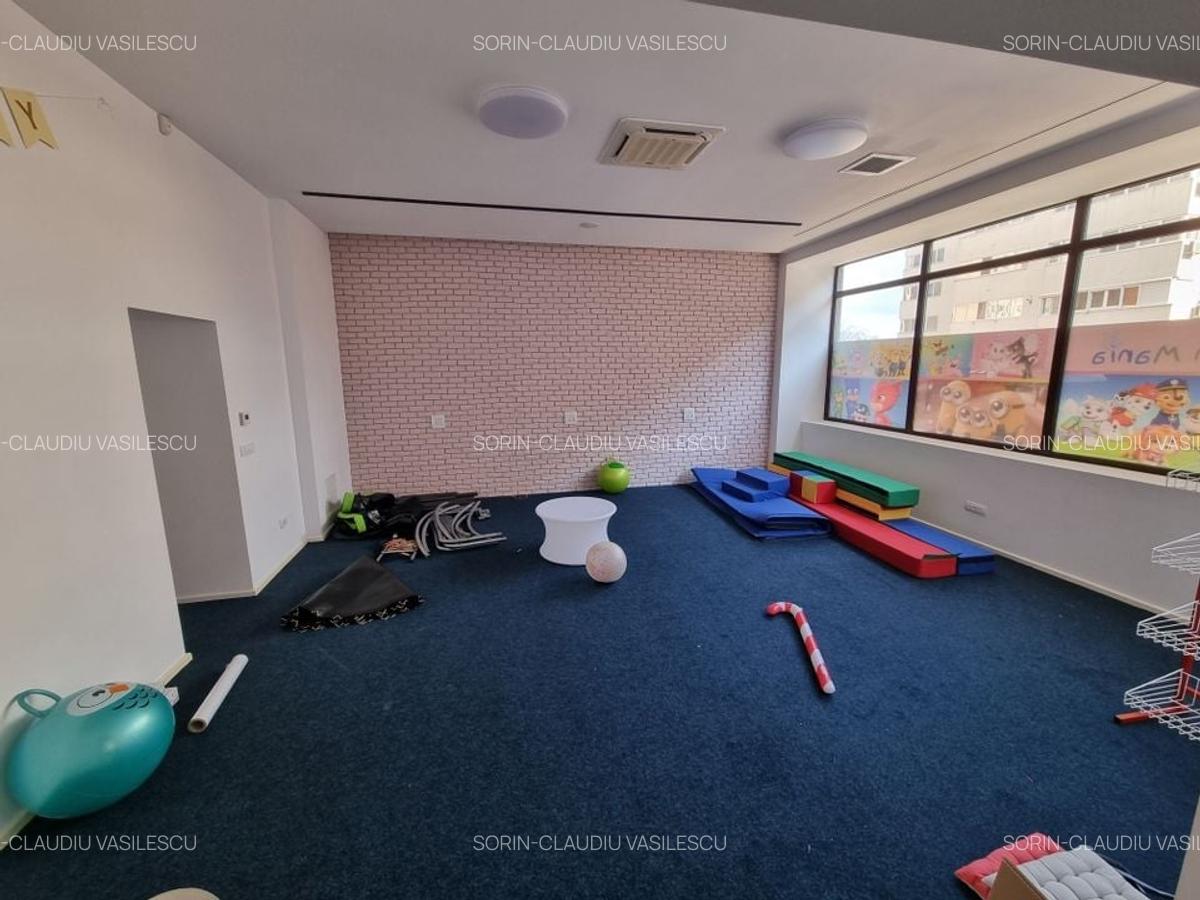 Poarta 6-spatiu comercial finisat modern cu 2 intrari - 8
