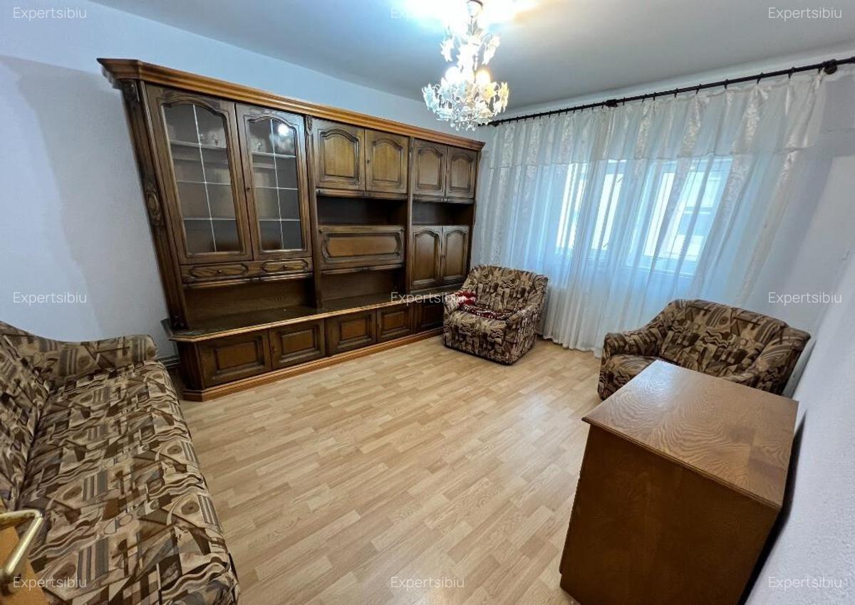 INCHIRIEZ apartament 4 camere decomandat, zona Vasile Aaron - 10