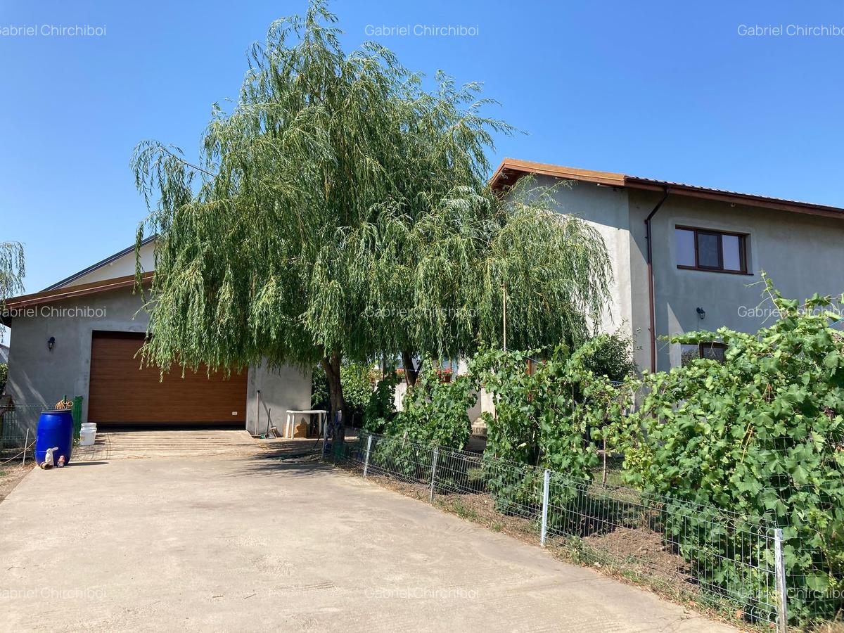 Vilă spectaculoasă – 249 mp utili, teren 881 mp, dotări premium, mobilata - 1