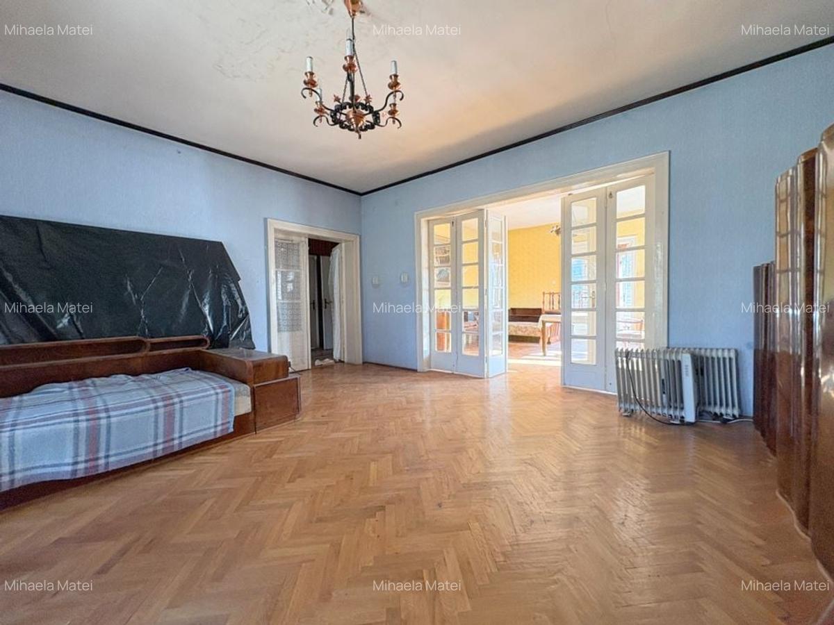 Apartament cu 4 camere decomandat în Central - 2