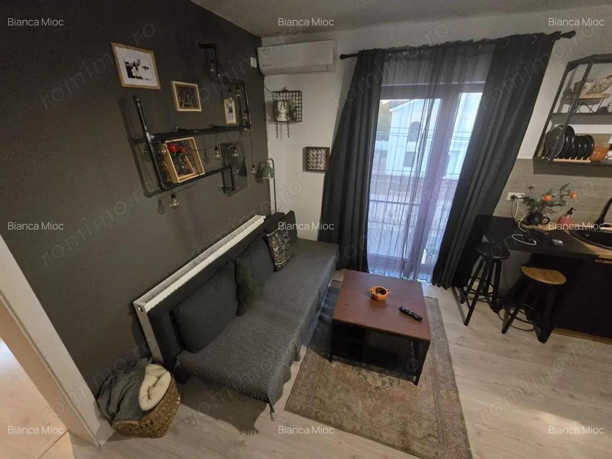 Mobilat si utilat. La asfalt. Zona linsitita - 2