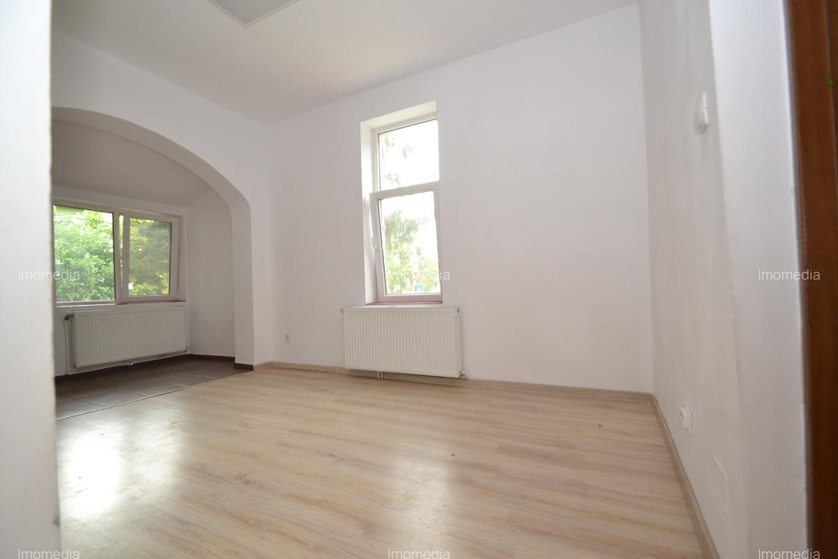 Casa 5 camere, 3 bai, 3 intrari - 1