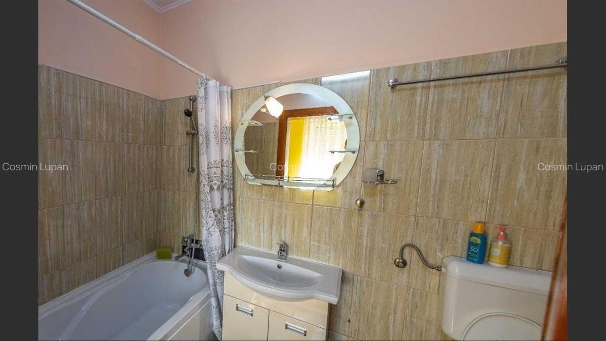 Spacious and elegant house with 5 rooms, 260 m2, Satu Mare - 7