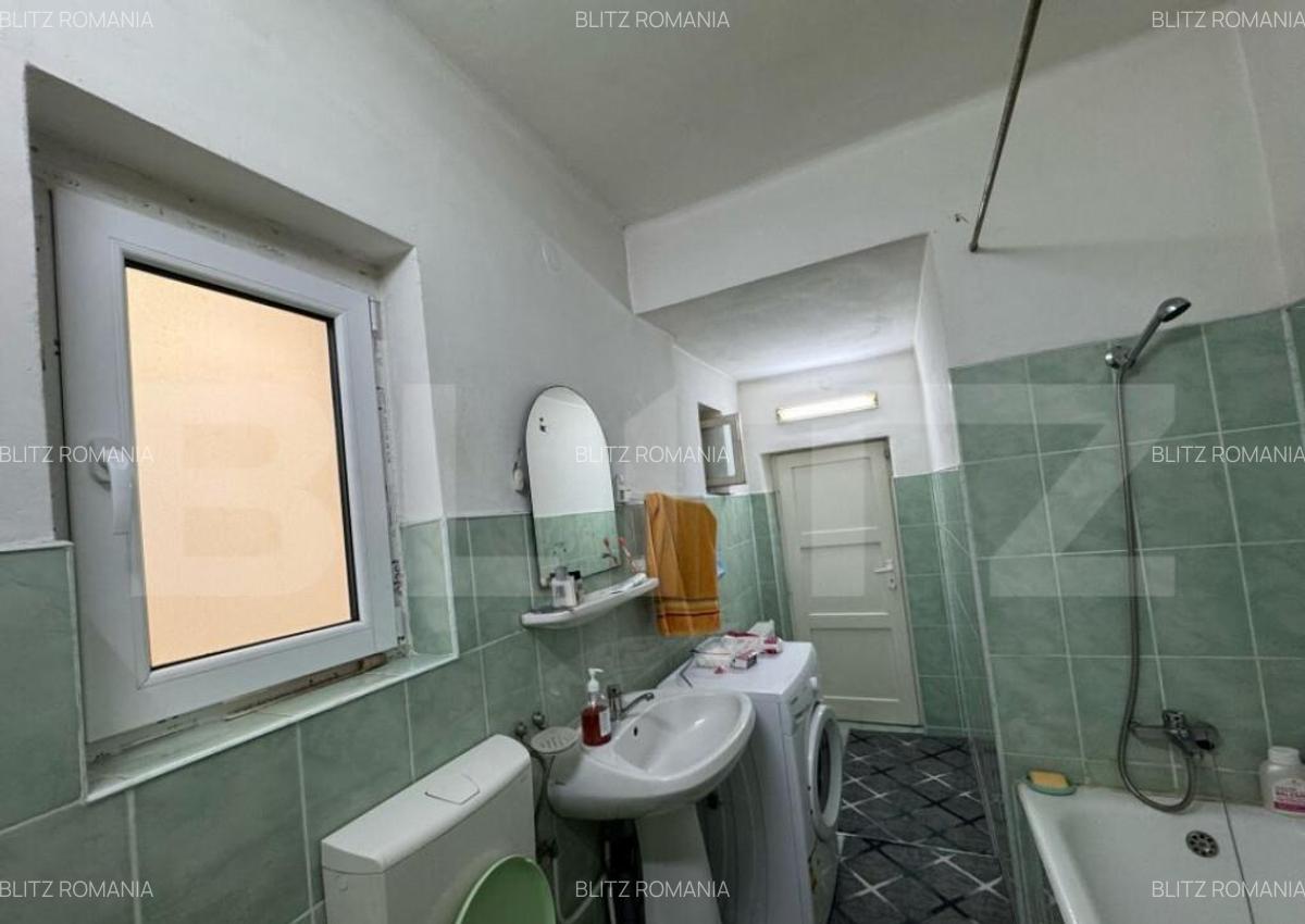 Casa de vanzare, cu 3 camere, 120 mp, 1080 mp teren, zona Si - 9