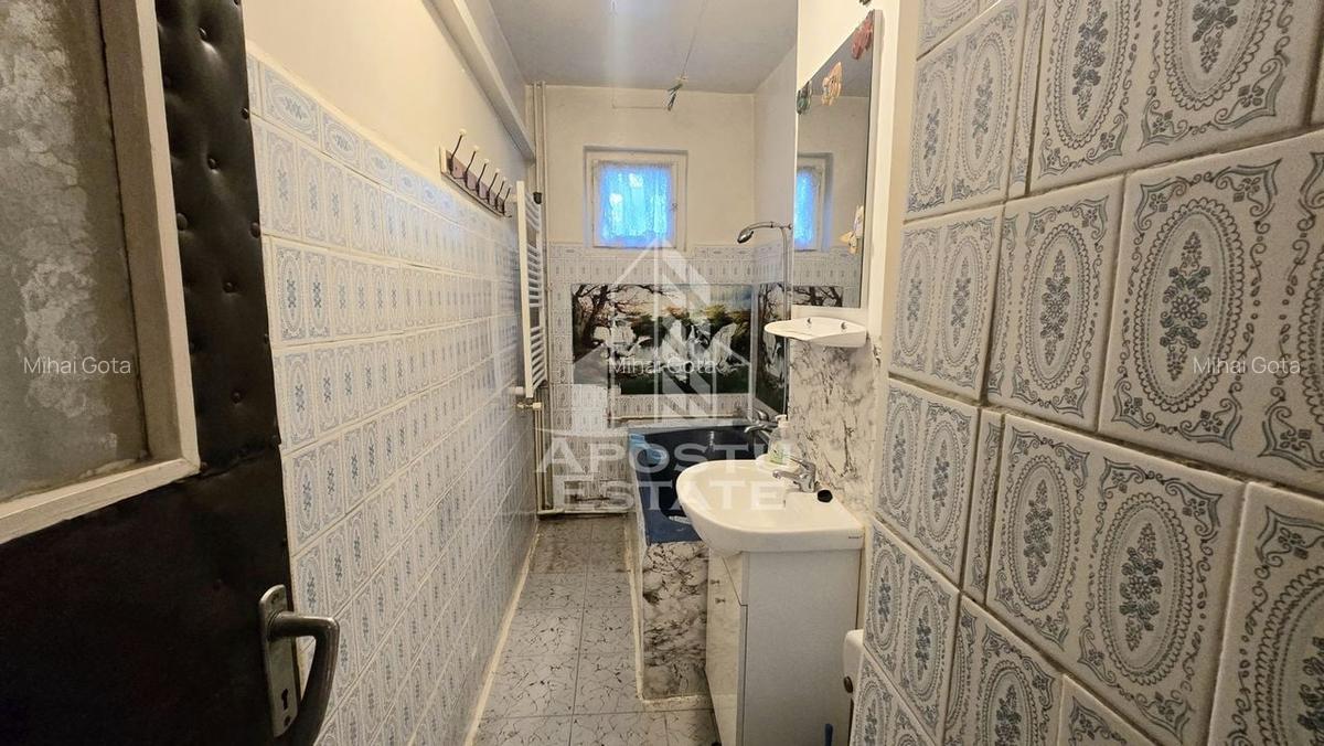 Apartament cu 4 camere, etaj intermediar, centrala proprie, zona Dacia - 9