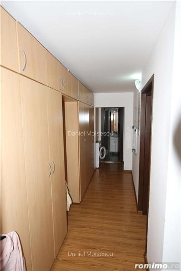 Decomandat cu 2 bai, modelul cel mai mare - 9