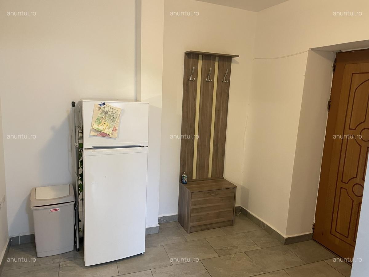 Calea 13 Septembrie intersectie cu Drumul Sarii, frizeria Abbate - 11