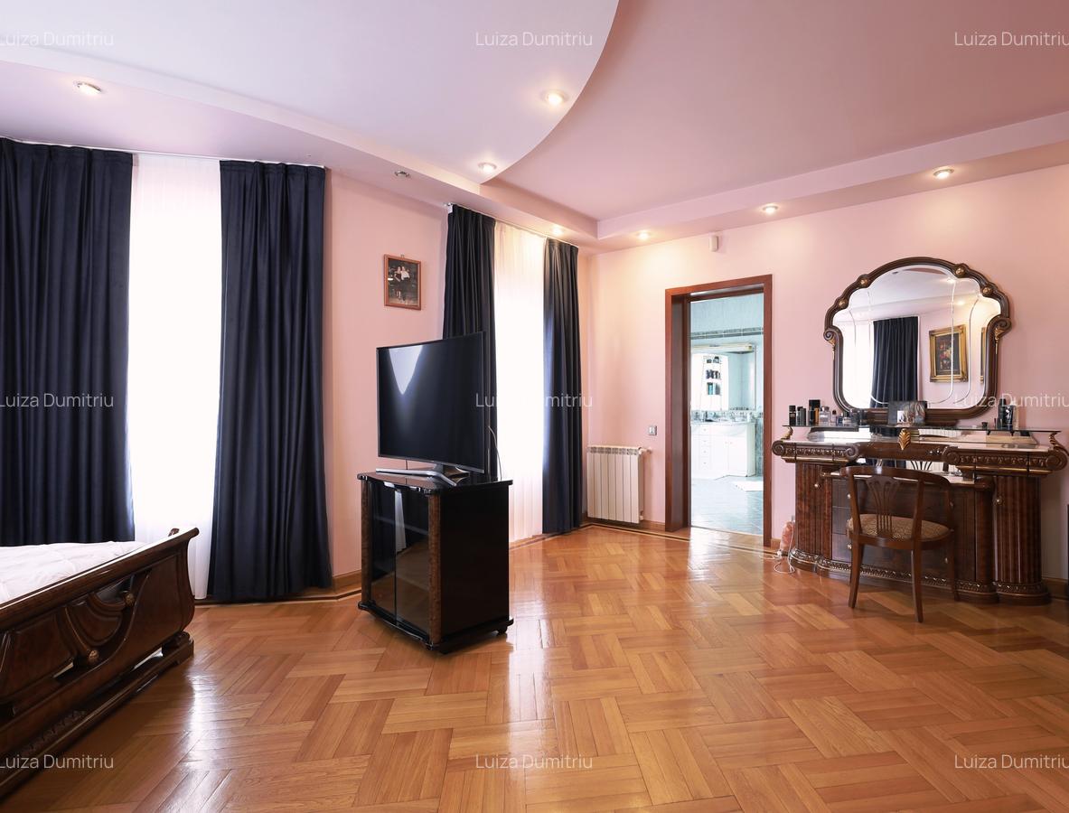 Parcul Carol, vilă impresionantă 700 mp și teren de 720 mp, Metrou 8 minute - 9