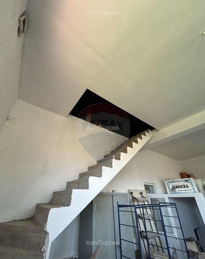 Casa cu 5 camere finisata si 10.400 m2 teren de vanzare... - 18 Casa cu 5 camere finisata si 10.400 m2 teren de vanzare... - 18