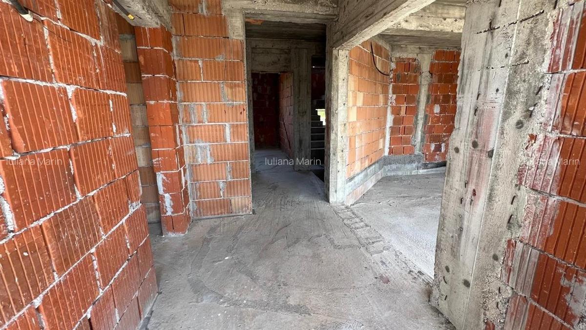 Vila la rosu intr o zona rezidentiala exclusivista Halchiu - 15