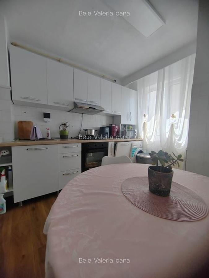 3 camere - zona Han - etaj 3/4 - decomandat - 63 mp - balcon - 3