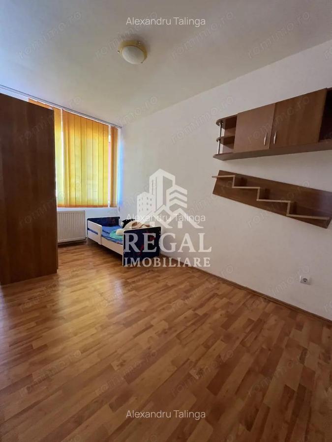 Apartament de inchiriat, 3 camere, Micro 4 - 6