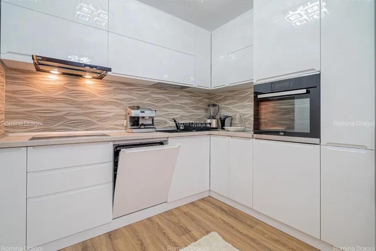 Apartament cu 3 camere decomandat în Tractorul - 2