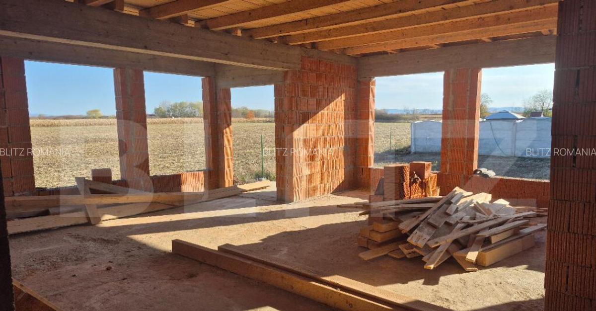 Casa la rosu, 3 camere, 145,31 mp utili, 715 mp teren, zona - 3