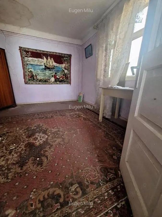 Casa batraneasca de vanzare Comane?ti, cartier Straja la 5 minute de ora? - 7