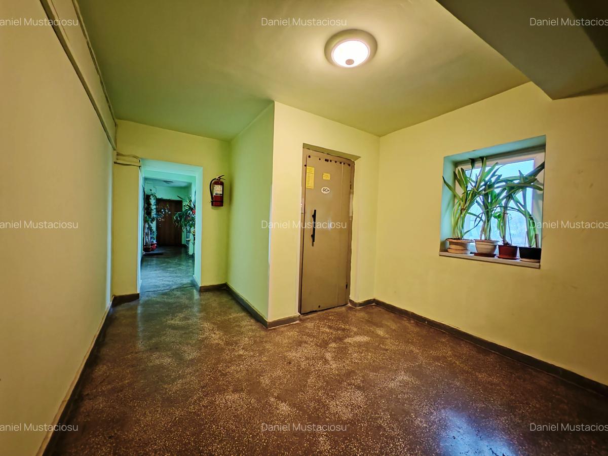 Piata Victoriei | vis a vis de metr.| Spatioasa in bl.anvelopat,vedere in piata - 22