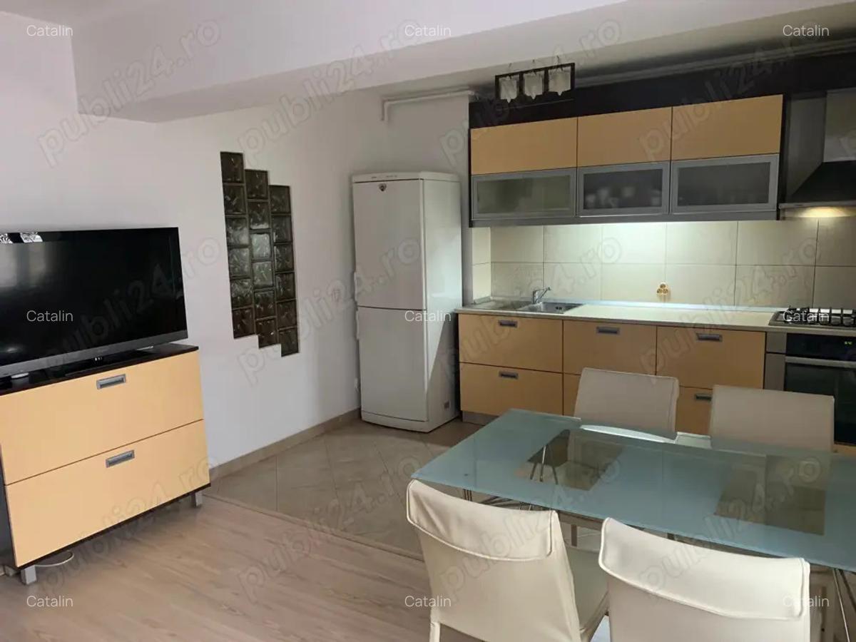 De vanzare Apartament 4 camere - 5