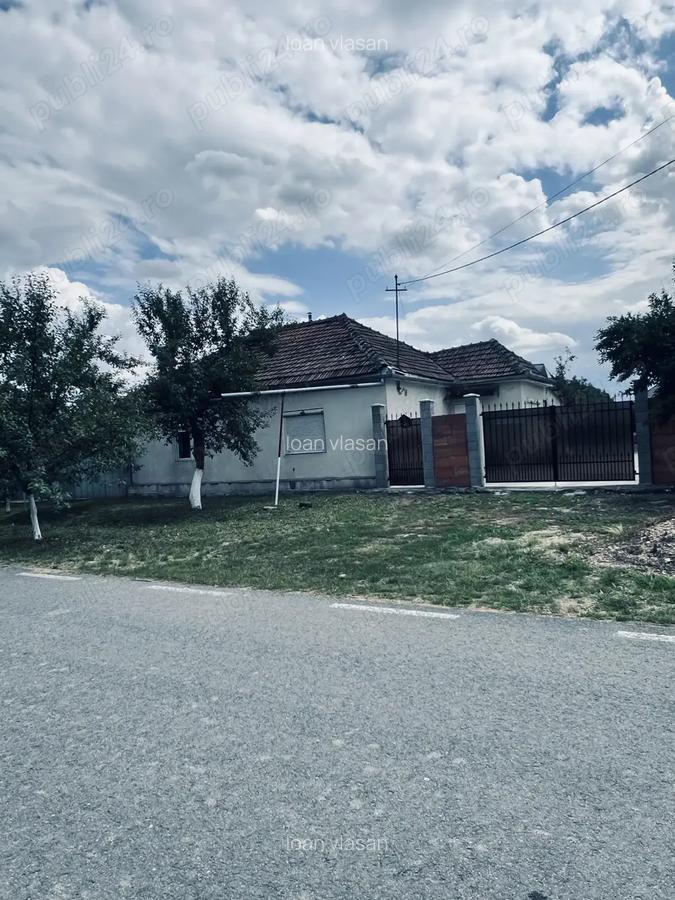 Vand casa spa?ioasa sepreus Jud Arad - 1