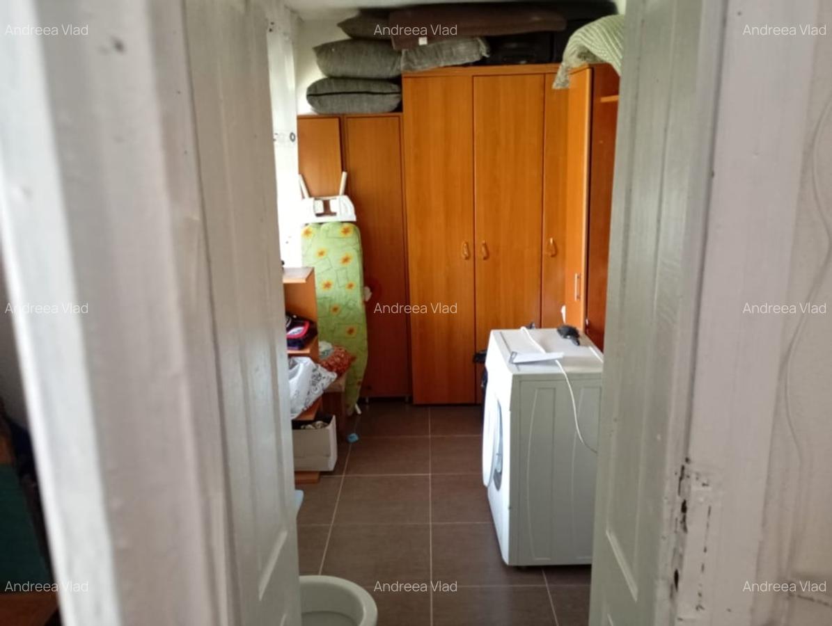 Casa de vanzare in Sacel - 2 corpuri locuibile, 3 bai, gradina, teren generos - 10