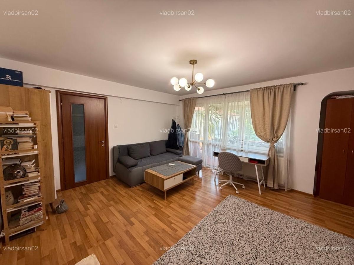 2 camere, Academia Ferdinand I, Parcul Carol, Unirii (parcare la liber), boxa - 2